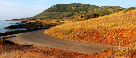 ISOLA DI USTICA la costa. Fotografie di Giulio Azzarello &copy;2016.