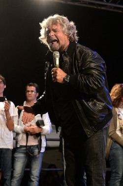 I COMIZI di BEPPE GRILLO in Sicilia a Palermo alcuni momenti. Fotografie di Giulio Azzarello &copy;2014.