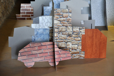 ANNE CLEMENCE de GROLEE e una sua installazione. Fotografie di Giulio Azzarello &copy;2014.