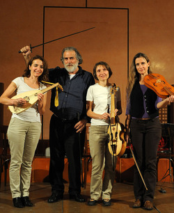 CARLO MAGNO spettacolo epico di e con Mimmo Cuticchio. Fotografie di Giulio Azzarello &copy;2014.