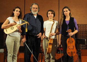 CARLO MAGNO spettacolo epico di e con Mimmo Cuticchio. Fotografie di Giulio Azzarello &copy;2014.