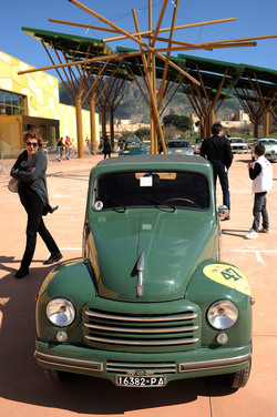 AUTO CLASSICHE ovvero la loro modernit&agrave; in mostra con tanti modelli del passato. Fotografie di Giulio Azzarello &copy;2014.