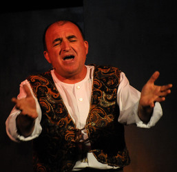 MARCO RENZI e il suo teatro. Fotografie di Giulio Azzarello ©2014.