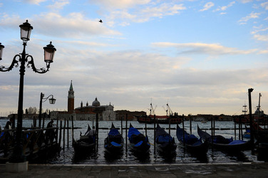 LUNGOMARE di VENEZIA. Fotografie di Giulio Azzarello &copy;2016.
