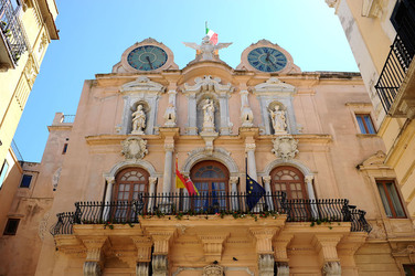 TRAPANI il centro storico il porto il mare la colombaia. Fotografie di Giulio Azzarello ©2014. TRAPANI il centro storico il porto il mare la colombaia. Fotografie di Giulio Azzarello ©2014.