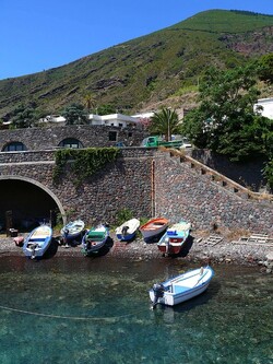 ISOLA DI SALINA arcipelago delle Eolie in Sicilia. Fotografie di Giulio Azzarello ©2014. ISOLA DI SALINA arcipelago delle Eolie in Sicilia. Fotografie di Giulio Azzarello ©2014.