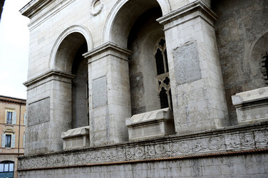TEMPIO MALATESTIANO e SPIAGGIA di Rimini. Fotografie di Giulio Azzarello &copy;2016.