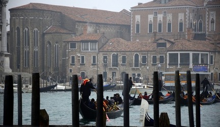 BIENNALE di VENEZIA 2017 la citt&agrave; particolari. Fotografie di Giulio Azzarello &copy;2018.