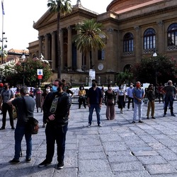 TEATRANTI che manifestano. Fotografie di Giulio Azzarello ©2020. TEATRANTI che manifestano. Fotografie di Giulio Azzarello ©2020.