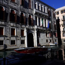 VENEZIA fotografie di Giulio Azzarello &copy;2022.
