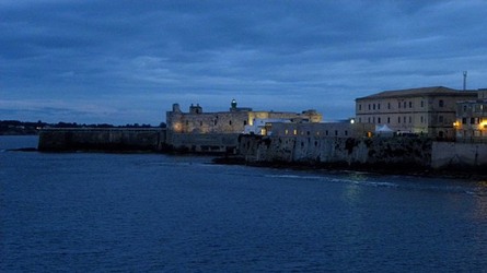 SIRACUSA arte a Ortiggia. Fotografie di Giulio Azzarello &copy;2014.