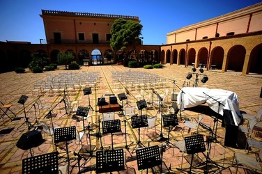 BACKSTAGE fotografie di Giulio Azzarello ©2020.