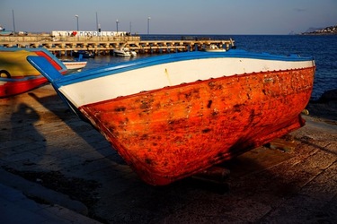 BARCHE. Fotografie di Giulio Azzarello ©2022. BARCHE. Fotografie di Giulio Azzarello ©2022.