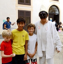 BRUNO LEONE Pulcinella. Fotografie di Giulio Azzarello ©2020. BRUNO LEONE Pulcinella. Fotografie di Giulio Azzarello ©2020.