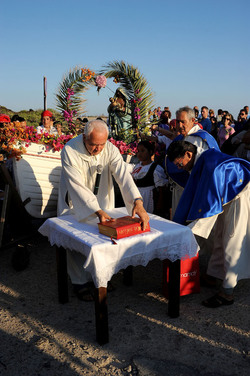 PROCESSIONE RELIGIOSA DEL MARE a Linosa. Fotografie di Giulio Azzarello ©2014. PROCESSIONE RELIGIOSA DEL MARE a Linosa. Fotografie di Giulio Azzarello ©2014.