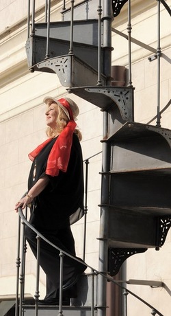 SARA FAVARO attrice e poetessa siciliana. Fotografie di Giulio Azzarello &copy;2018.