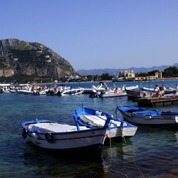 MONDELLO. Fotografie di Giulio Azzarello &copy;2022.