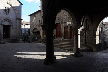 VITERBO e il suo centro storico. Fotografie di Giulio Azzarello &copy;2014.