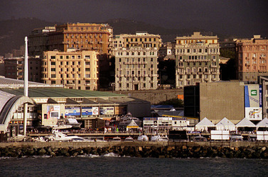 IL PORTO DI GENOVA panoramiche e particolari. Fotografie di Giulio Azzarello &copy;2014.
