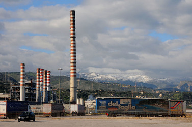 TERMINI IMERESE il suo paesaggio industriale e urbano. Fotografie di Giulio Azzarello ©2014. TERMINI IMERESE il suo paesaggio industriale e urbano. Fotografie di Giulio Azzarello ©2014.