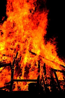 LA VAMPA DI SAN GIUSEPPE a Palermo. Fotografie di Giulio Azzarello ©2018. LA VAMPA DI SAN GIUSEPPE a Palermo. Fotografie di Giulio Azzarello ©2018.