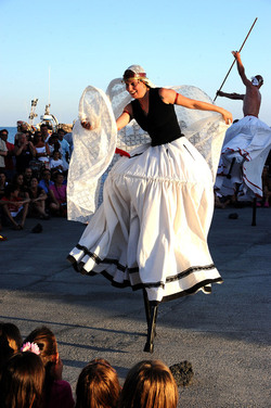 TRAMPOLIERI A LINOSA in Sicilia tutti i momenti dello spettacolo. Fotografie di Giulio Azzarello &copy;2014.