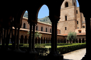 MONREALE in Sicilia con il suo Duomo e il Chiostro panoramiche e particolari. Fotografie di Giulio Azzarello &copy;2014.