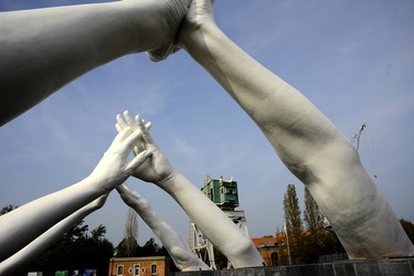 LE MANI DI LORENZO QUENN Biennale di Venezia. Fotografie di Giulio Azzarello &copy;2020.