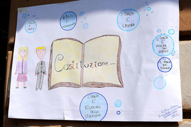 IL MURO DELL ANTIMAFIA e della legalit&agrave; a Partinico in Sicilia. Fotografie di Giulio Azzarello &copy;2014.