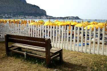 MONDELLO. Fotografe di Giulio Azzarello &copy;2023.