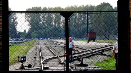 AUSCHHWITZ BIRKENAU la commemorazione. Fotografie di Giulio Azzarello &copy;2016.