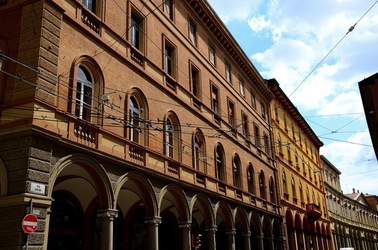 BOLOGNA centro storico. Fotografie di Giulio Azzarello &copy;2018.