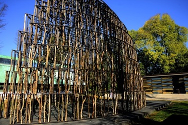 VENEZIA installazione lignea Giardini della Biennale di Arch. Cont. Fotografie di Giulio Azzarello &copy;2022.