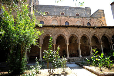 CHIESA E CHIOSTRO DELLA MAGIONE a Palermo panoramiche e particolari. Fotografie di Giulio Azzarello ©2014. CHIESA E CHIOSTRO DELLA MAGIONE a Palermo panoramiche e particolari. Fotografie di Giulio Azzarello ©2014.