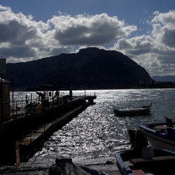 MONDELLO. Fotografe di Giulio Azzarello &copy;2023.