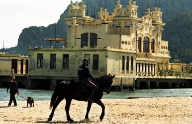 MONDELLO fotografie di Giulio Azzarello ©2021. MONDELLO fotografie di Giulio Azzarello ©2021.