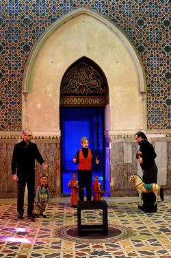 Mimmo Cuticchio in un suo spettacolo. Fotografie di Giulio Azzarello &copy;2017.