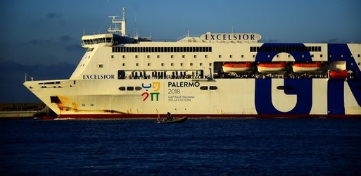 LA COSTA e il PORTO di PALERMO fotografie di Giulio Azzarello &copy;2018.