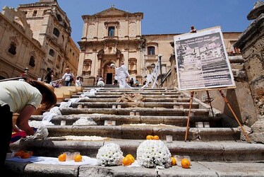 INFIORATA DI NOTO barocca in Sicilia. Fotografie di Giulio Azzarello ©2014. INFIORATA DI NOTO barocca in Sicilia. Fotografie di Giulio Azzarello ©2014.