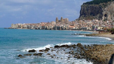 CEFALU e il suo Duomo in Sicilia. Fotografie di Giulio Azzarello &copy;2014.