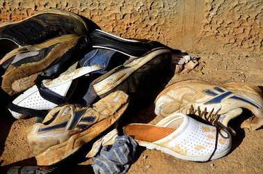SCARPE di persone povere. Fotografie di Giulio Azzarello &copy;2016.