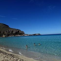 MONDELLO. Fotografie di Giulio Azzarello ©2024.