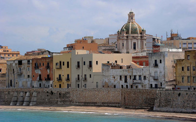TRAPANI il centro storico il porto il mare la colombaia. Fotografie di Giulio Azzarello ©2014. TRAPANI il centro storico il porto il mare la colombaia. Fotografie di Giulio Azzarello ©2014.