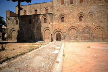 CHIESA E CHIOSTRO DELLA MAGIONE a Palermo panoramiche e particolari. Fotografie di Giulio Azzarello ©2014. CHIESA E CHIOSTRO DELLA MAGIONE a Palermo panoramiche e particolari. Fotografie di Giulio Azzarello ©2014.