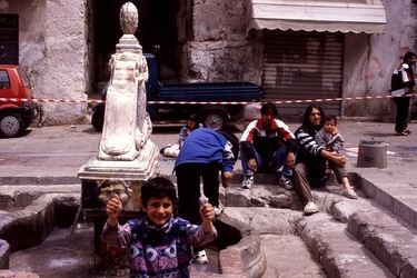 VUCCIRIA anni 90. Fotografie di Giulio Azzarello ©2022. VUCCIRIA anni 90. Fotografie di Giulio Azzarello ©2022.