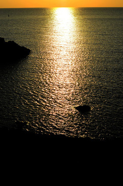 ISOLA DI USTICA la costa. Fotografie di Giulio Azzarello &copy;2016.