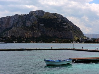 MONDELLO fotografie di Giulio Azzarello &copy;2020.
