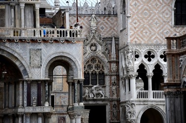 VENEZIA fotografie di Giulio Azzarello &copy;2022.