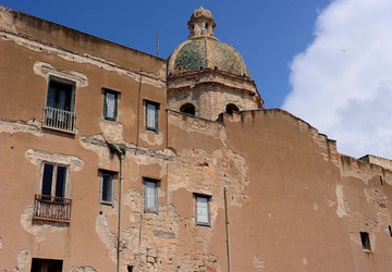 TRAPANI il centro storico il porto il mare la colombaia. Fotografie di Giulio Azzarello ©2014. TRAPANI il centro storico il porto il mare la colombaia. Fotografie di Giulio Azzarello ©2014.