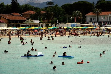 MONDELLO. Fotografe di Giulio Azzarello &copy;2023.